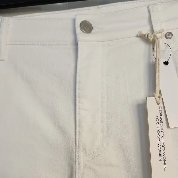 White Bermuda Women's Shorts with Power Pockets - Picture 4 of 12